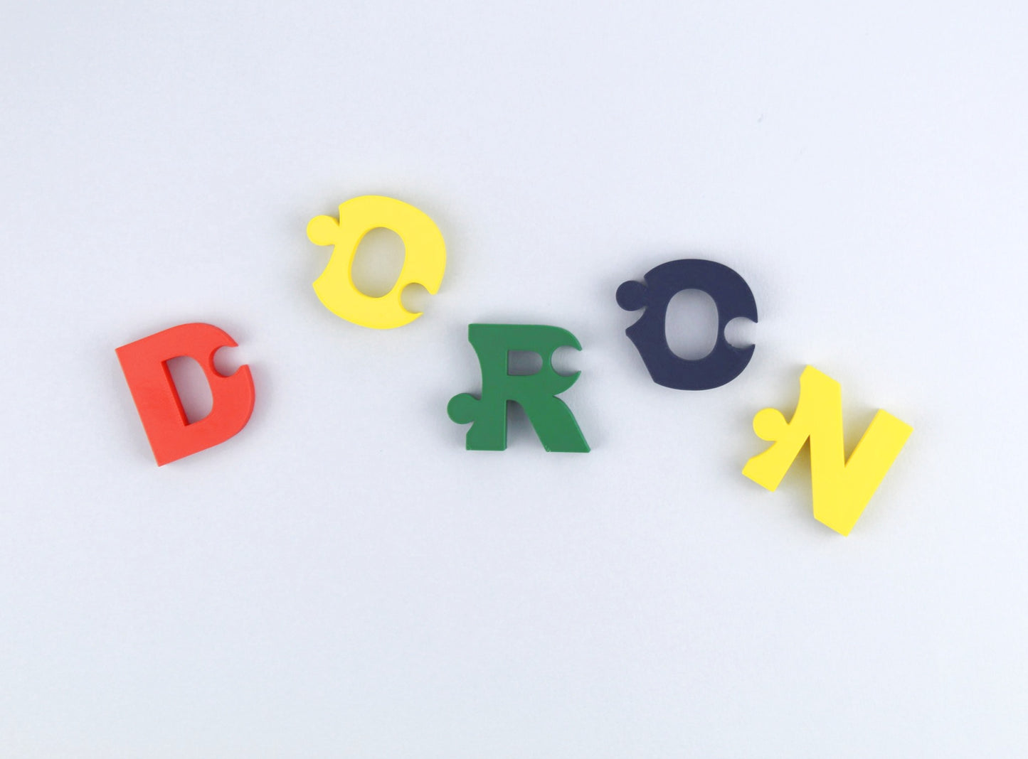 A puzzle of the name Doron is disassembled